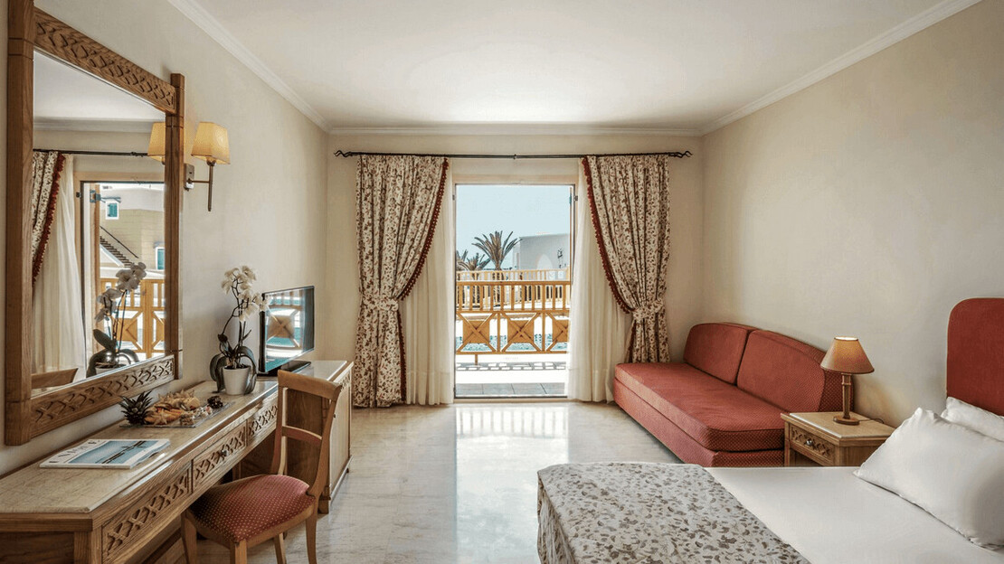 Superior Twin Sharing Pool